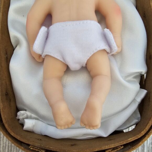 ♡ 6 inch Full Silicone Reborn Baby Doll With White Bib and Pants ♡ - Picture 8 of 10